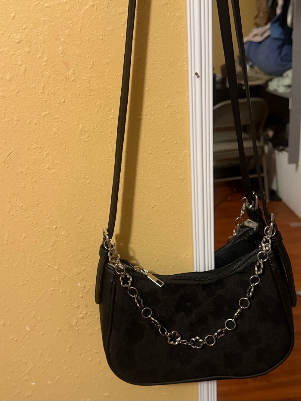 Black Chain-Detail Shoulder Bag